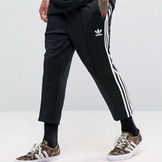 アディダス(adidas)のアディダス オリジナルス リラックス クロップド パンツ ジャージ(その他)