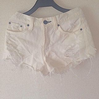 マウジー(moussy)のmoussy♡ホワイトデニムショーパン(ショートパンツ)