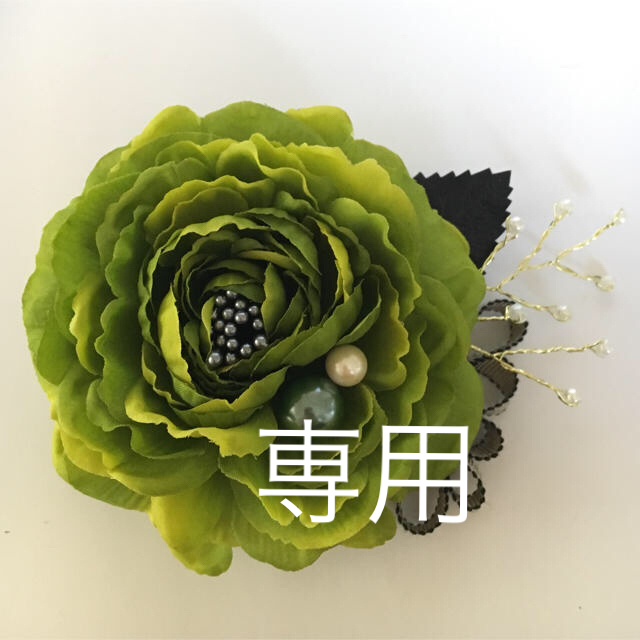 コサージュ❤︎ラナンキュラス  green ハンドメイドのアクセサリー(コサージュ/ブローチ)の商品写真