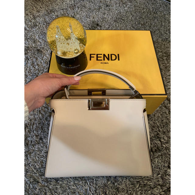 FENDI(フェンディ)の❤️heiei様専用フェンディピーカーブーエッセンシャリー❤️ レディースのバッグ(ハンドバッグ)の商品写真