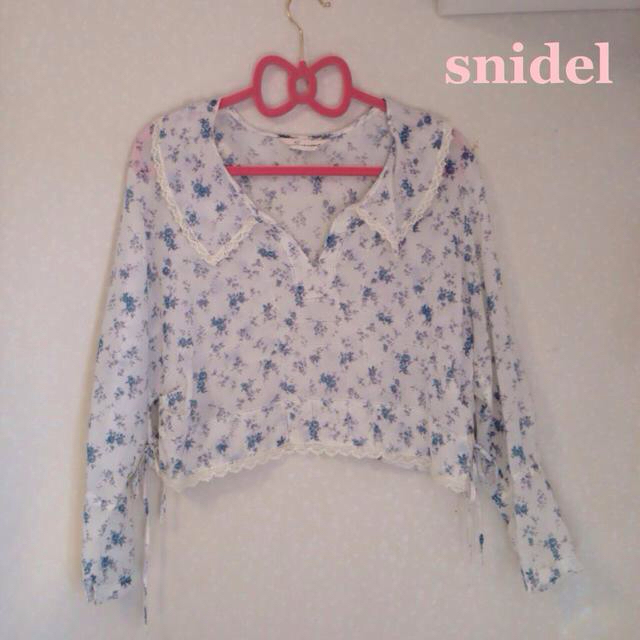 SNIDEL(スナイデル)の小花柄ブラウス レディースのトップス(シャツ/ブラウス(長袖/七分))の商品写真