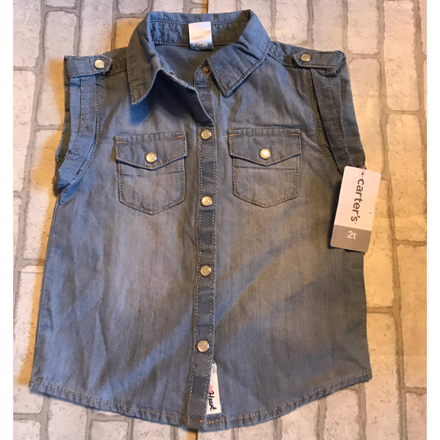 carter's(カーターズ)のタグ付き！カーターズ  ノースリーブデニムシャツ キッズ/ベビー/マタニティのキッズ服女の子用(90cm~)(ブラウス)の商品写真