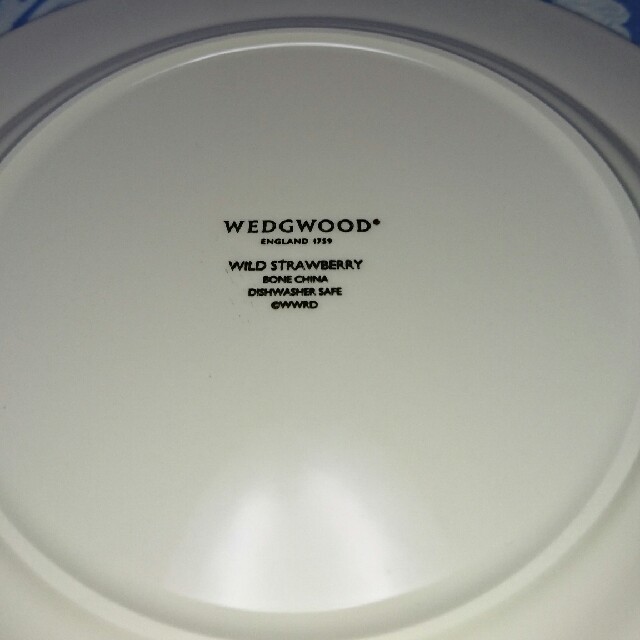 WEDGWOOD(ウェッジウッド)のウェッジウッドワイルドストロベリー3枚セット インテリア/住まい/日用品のキッチン/食器(食器)の商品写真