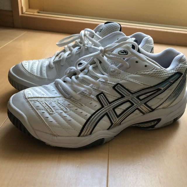 asics(アシックス)の美品  テニスシューズ  25センチ スポーツ/アウトドアのテニス(シューズ)の商品写真