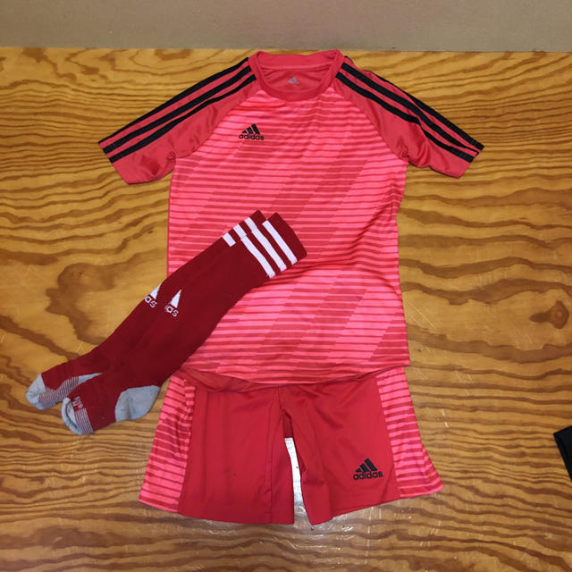 adidas(アディダス)のアディダス サッカートレーニングウェア 140cm 3点セット スポーツ/アウトドアのサッカー/フットサル(ウェア)の商品写真
