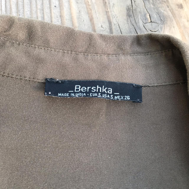 Bershka(ベルシュカ)のベルシュカ/ミリタリーシャツ レディースのトップス(シャツ/ブラウス(長袖/七分))の商品写真