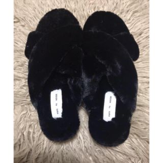 ザラ(ZARA)の【新品】ファーサンダル【未使用】(サンダル)