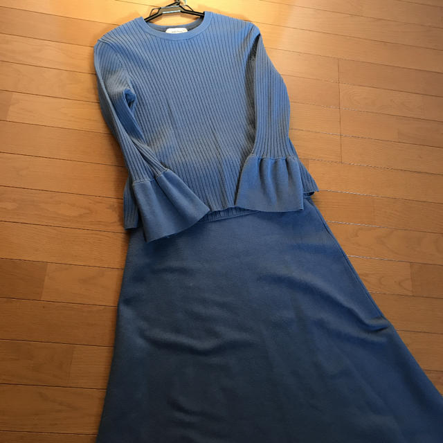 Mila Owen(ミラオーウェン)のミラオーウェン ブルー セットアップ レディースのスカート(ひざ丈スカート)の商品写真
