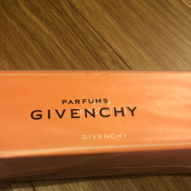 GIVENCHY(ジバンシィ)のGIVENCHYキャンドル コスメ/美容のリラクゼーション(キャンドル)の商品写真