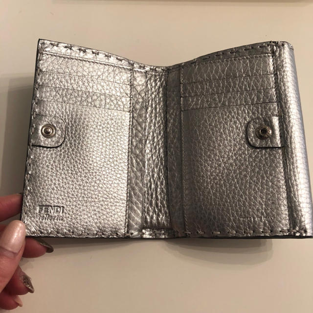 FENDI フェンディ ツイストロック 財布 【送料無料キャンペーン