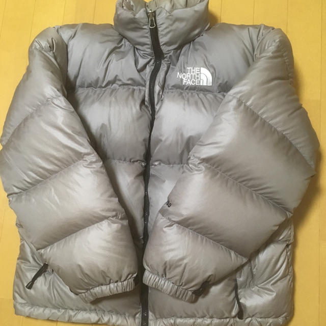 THE NORTH FACE(ザノースフェイス)のノースフエィスヌプシ  L   銀   7００フイル  値下げ メンズのジャケット/アウター(ダウンジャケット)の商品写真