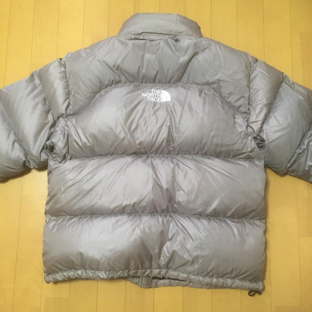 THE NORTH FACE(ザノースフェイス)のノースフエィスヌプシ  L   銀   7００フイル  値下げ メンズのジャケット/アウター(ダウンジャケット)の商品写真