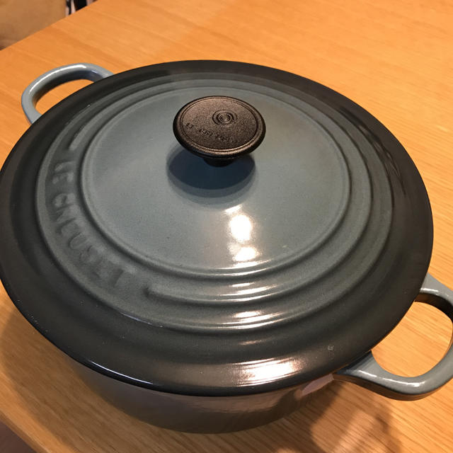 LE CREUSET(ルクルーゼ)のルクルーゼ ココットロンド オーシャン インテリア/住まい/日用品のキッチン/食器(鍋/フライパン)の商品写真