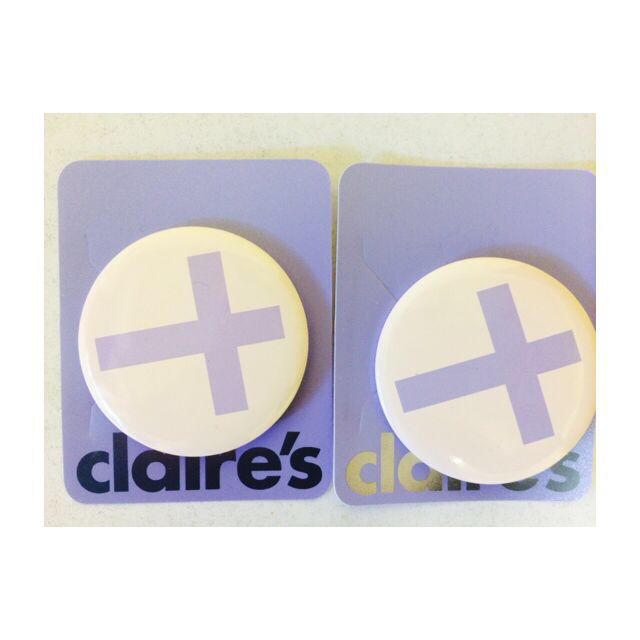 claire's(クレアーズ)の缶バッチ 2個セット レディースのアクセサリー(ブローチ/コサージュ)の商品写真