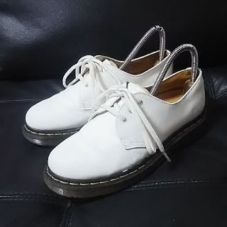 ドクターマーチン(Dr.Martens)の
希少限定白!ドクターマーチン高級牛革レザー3ホールローファー王道モデル！


(ローファー/革靴)