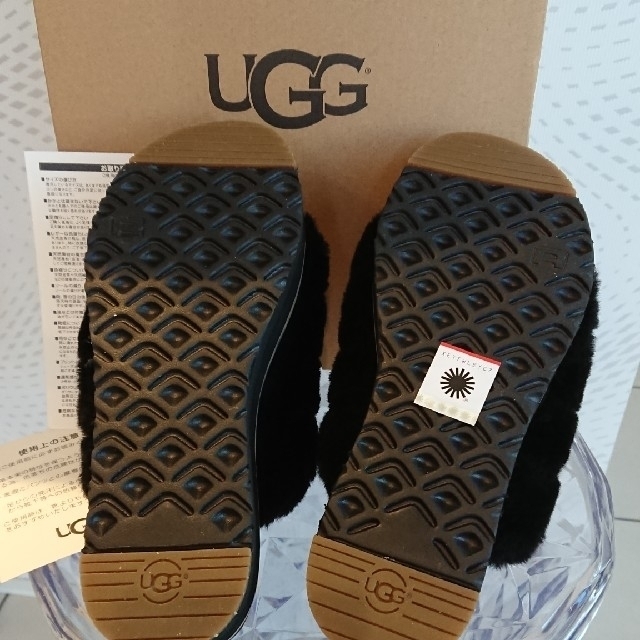 UGG(アグ)の新品未使用レア✨UGG アグ モカシン フラッフイヤー  ボア ファー サンダル レディースの靴/シューズ(スリッポン/モカシン)の商品写真