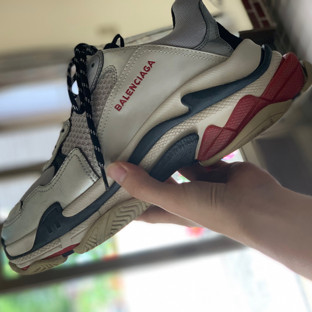 スニーカー早い者勝ち Balenciaga TripleS