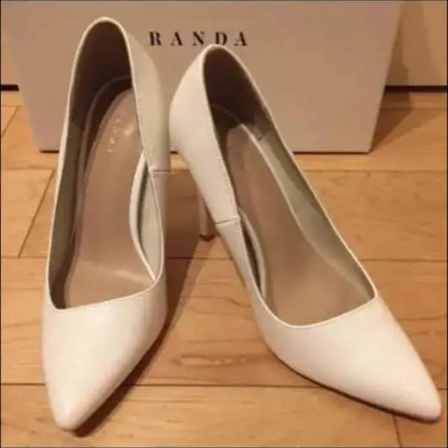 RANDA(ランダ)のRANDA ホワイト パンプス レディースの靴/シューズ(ハイヒール/パンプス)の商品写真
