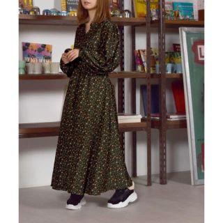 ダブルクローゼット(w closet)のw closet ボリューム袖小花柄ワンピース(ロングワンピース/マキシワンピース)