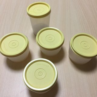タッパーウェアのイエローのちっちゃな丸型タッパー(容器)
