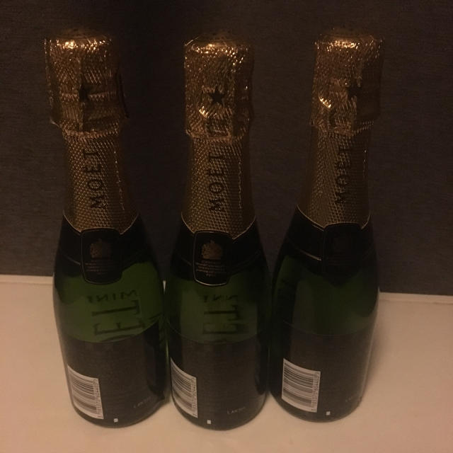 MOËT & CHANDON(モエエシャンドン)のMOET&CHANDON モエシャンドン 200ml ミニボトル 新品3本セット 食品/飲料/酒の酒(シャンパン/スパークリングワイン)の商品写真