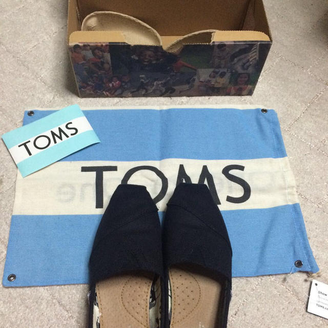 TOMS クラシック 黒 W6 レディースの靴/シューズ(スニーカー)の商品写真