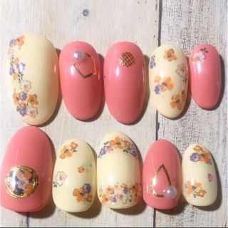 可憐な小花 ✾︎ ジェルネイル ハンドメイドのアクセサリー(ネイルチップ)の商品写真