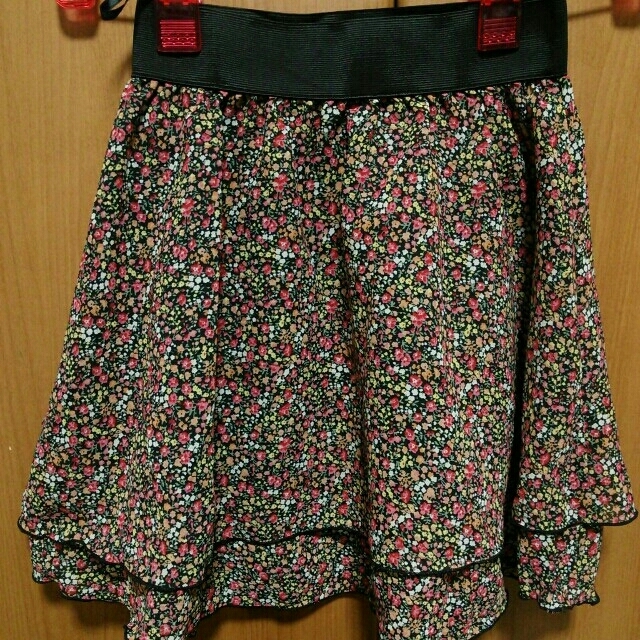 GU(ジーユー)のg.u.小花柄スカート レディースのスカート(ミニスカート)の商品写真