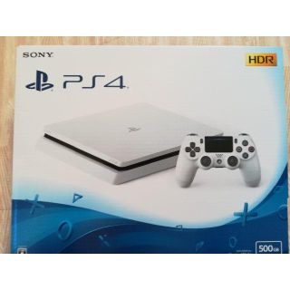 ソニー(SONY)の【ｿﾌﾄ2本ﾀﾞｳﾝﾛｰﾄﾞｸｰﾎﾟﾝ付】PS4本体最新型 ﾎﾜｲﾄ 500G(家庭用ゲーム機本体)