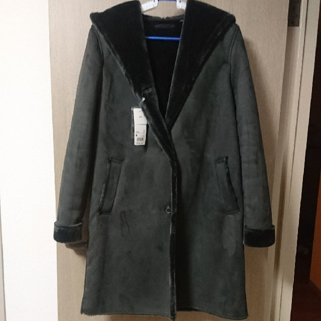 UNIQLO(ユニクロ)のユニクロ☆新品☆グレームートンタッチコート M レディースのジャケット/アウター(ムートンコート)の商品写真