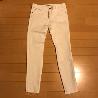 ザラ(ZARA)のZARA スキニーホワイトデニム(スキニーパンツ)