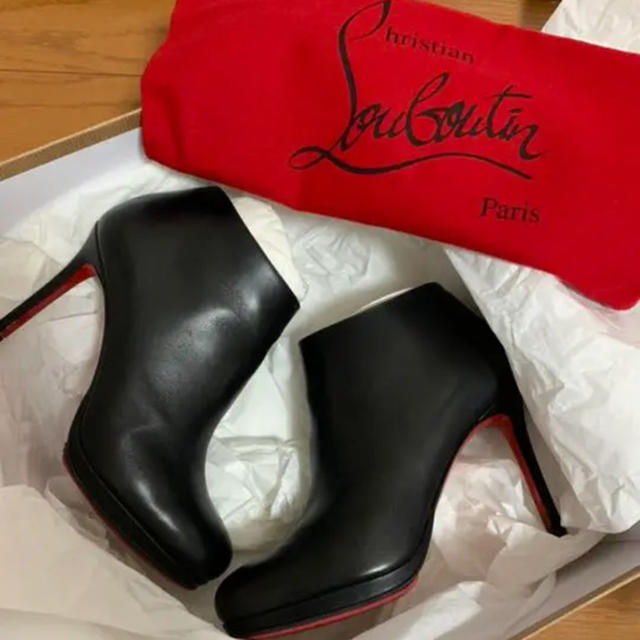 Christian Louboutin(クリスチャンルブタン)の本日限定値下げ 美品★ルブタン 黒 ブーティ★前貼り済み レディースの靴/シューズ(ブーティ)の商品写真