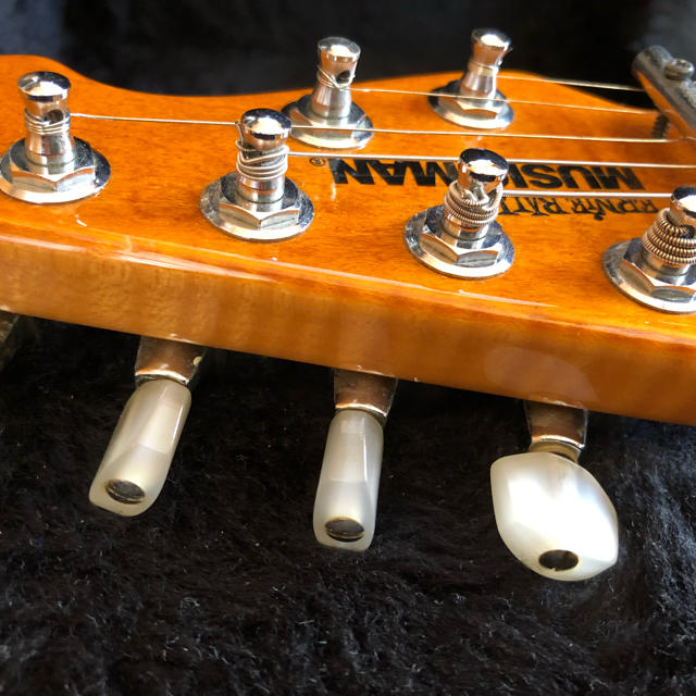 Music Man EVH ハイエンドギターズ Trans Gold 楽器のギター(エレキギター)の商品写真