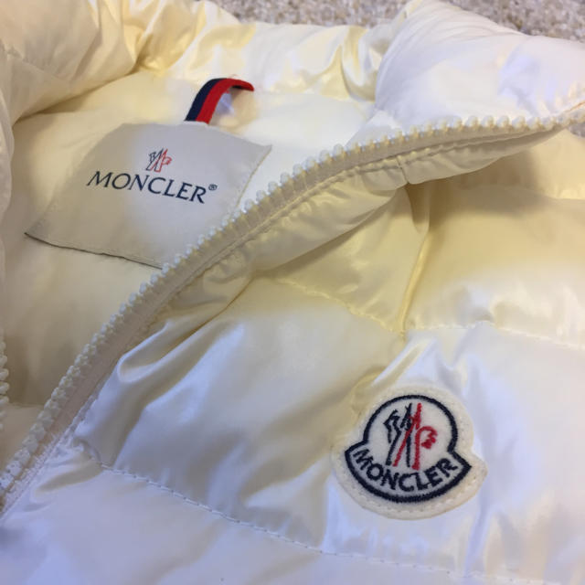 MONCLER(モンクレール)のモンクレール ダウンベスト レディースのジャケット/アウター(ダウンベスト)の商品写真
