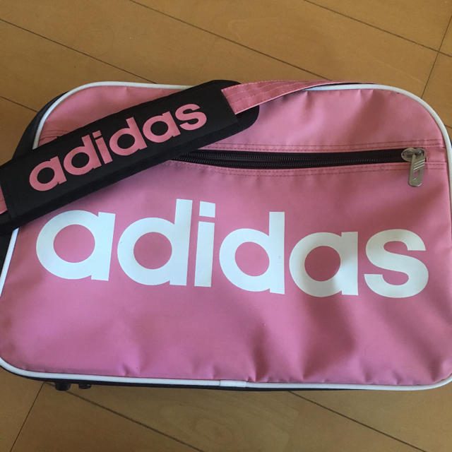 adidas(アディダス)のエナメルバック    スポーツ/アウトドアのサッカー/フットサル(その他)の商品写真