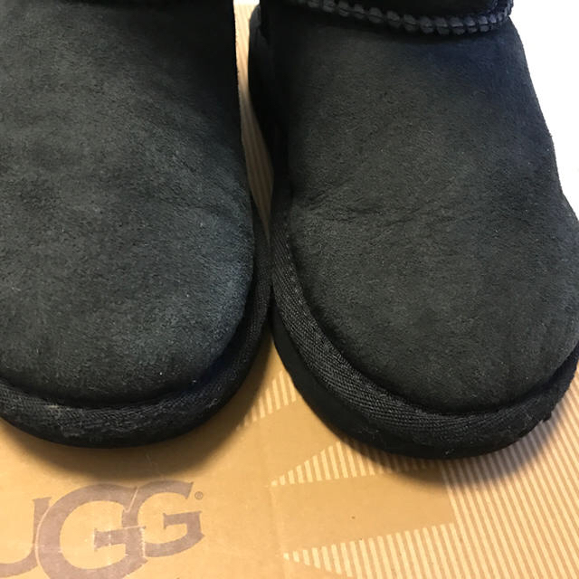 UGG(アグ)のUGG ブーツ 16cm  US9  ブラック   K CLASSIC  キッズ/ベビー/マタニティのキッズ靴/シューズ(15cm~)(ブーツ)の商品写真