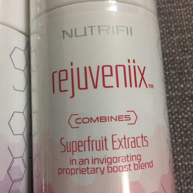 ARIIX アリックス  rejuveniix 食品/飲料/酒の健康食品(ビタミン)の商品写真