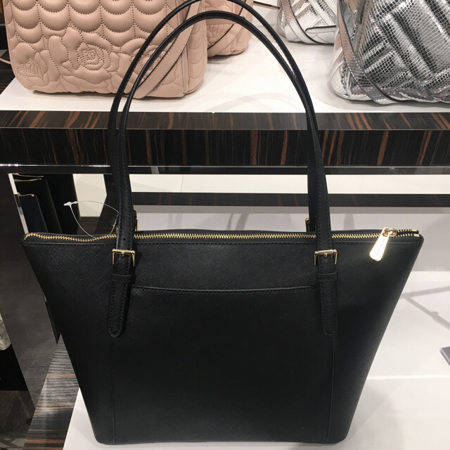 Michael Kors(マイケルコース)の【未使用新品】マイケルコース  トートバッグ MKチャーム レディースのバッグ(トートバッグ)の商品写真