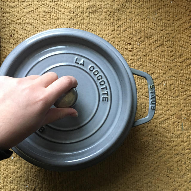 STAUB(ストウブ)のストウブ staub 22 グレー 訳あり インテリア/住まい/日用品のキッチン/食器(鍋/フライパン)の商品写真