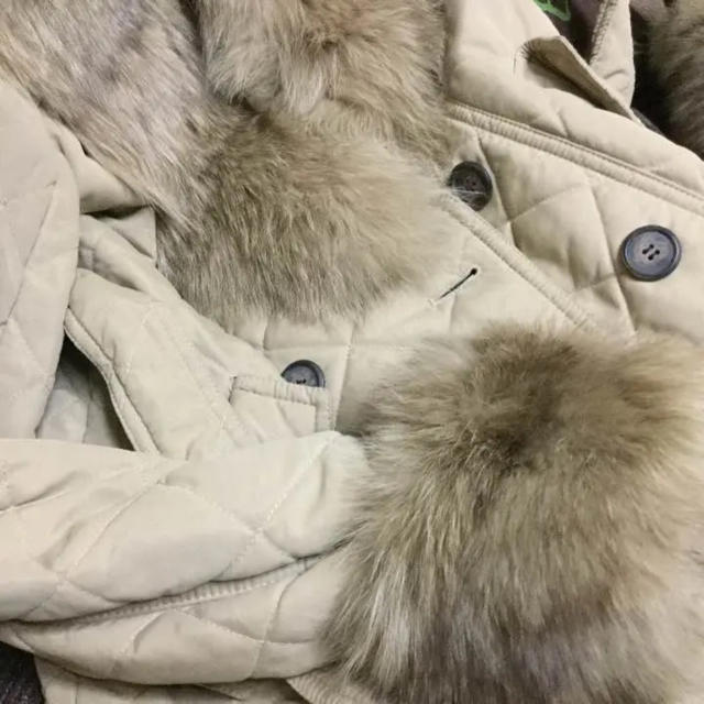 キルティング フォックスファー付きコート レディースのジャケット/アウター(毛皮/ファーコート)の商品写真