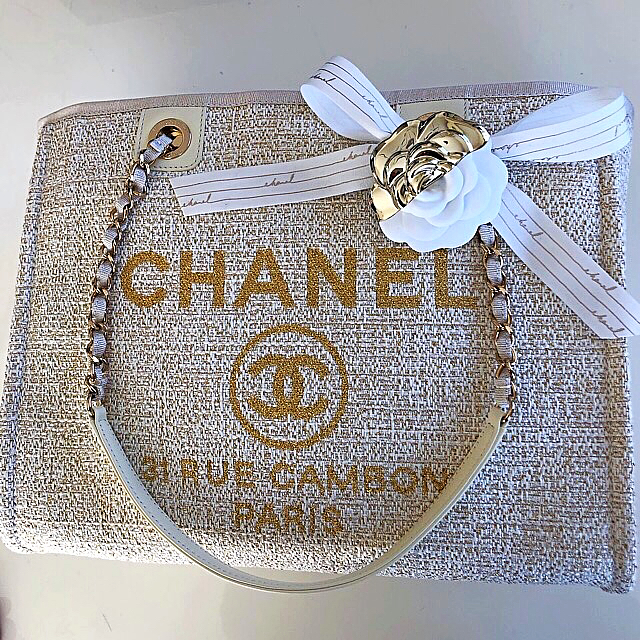 CHANEL(シャネル)の❤️シャネル❤️限定お値下げ💕新品未使用✨ドーヴィル トート アイボリー♪ レディースのバッグ(トートバッグ)の商品写真