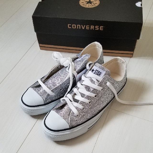 CONVERSE(コンバース)の☆専用です☆　新品　CONVERSE　シルバー　ラメ レディースの靴/シューズ(スニーカー)の商品写真