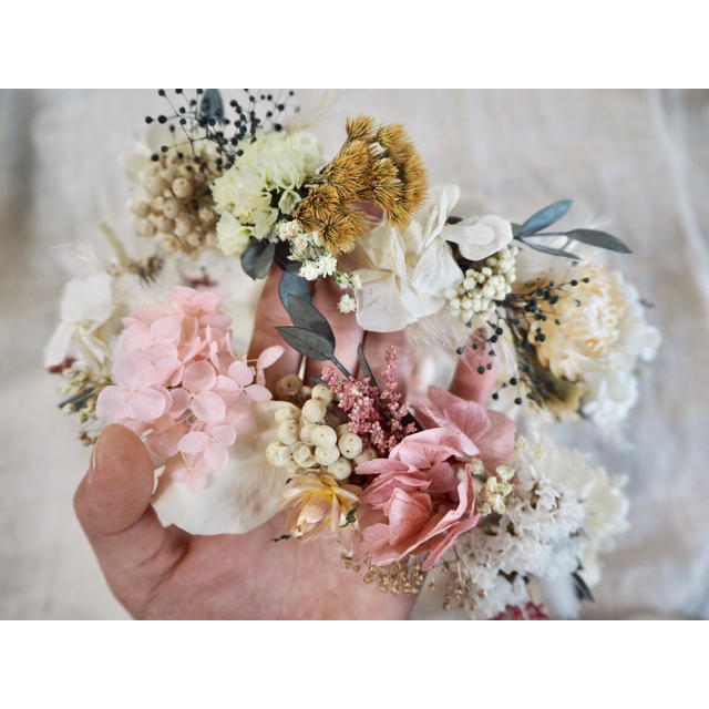 プリザーブド&ドライフラワーの花冠〜pink ×gold 大人ver.〜 ハンドメイドのフラワー/ガーデン(プリザーブドフラワー)の商品写真