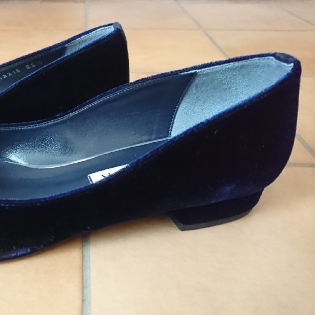 DIANA(ダイアナ)のwaya様専用 美品 ダイアナ ローヒールパンプス ネイビー 22.5cm レディースの靴/シューズ(バレエシューズ)の商品写真