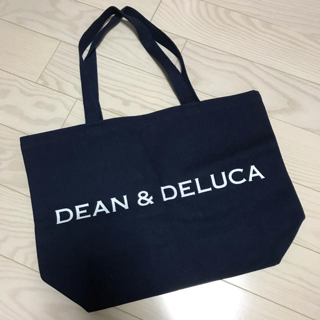 DEAN & DELUCA(ディーンアンドデルーカ)の【いちごひめ様専用】DEAN&DELUCA トートバッグ＊ネイビー×ラメロゴ ＊ レディースのバッグ(トートバッグ)の商品写真