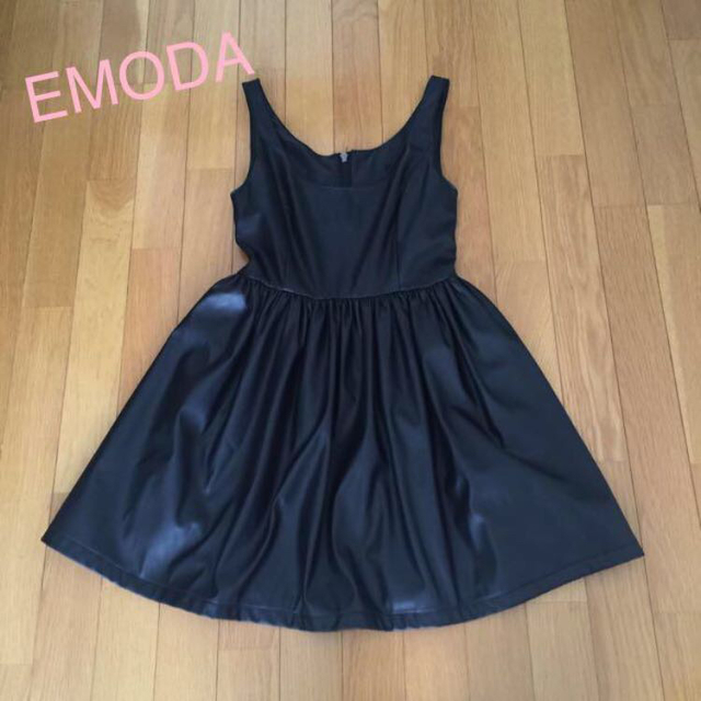 EMODA(エモダ)のEMODAフェイクレザーワンピ♡ レディースのワンピース(ひざ丈ワンピース)の商品写真