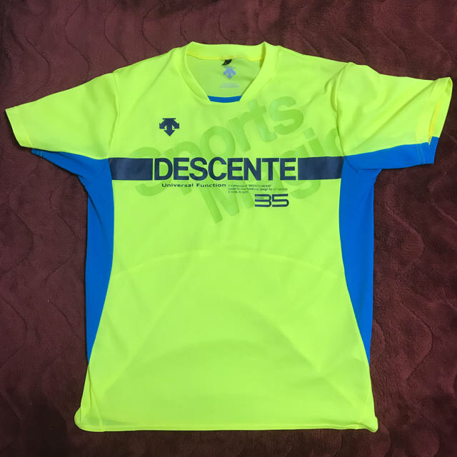 DESCENTE(デサント)の★デサント スポーツシャツ 黄色蛍光 スポーツ/アウトドアのランニング(ウェア)の商品写真