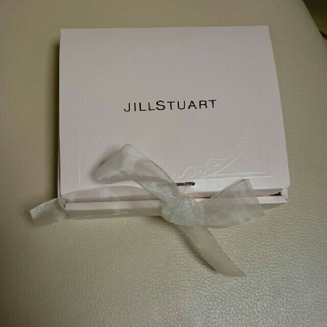 JILLSTUART(ジルスチュアート)の【新品・未使用品】ジル・スチュアート ハンドクリーム リップバーム ギフト コスメ/美容のスキンケア/基礎化粧品(リップケア/リップクリーム)の商品写真