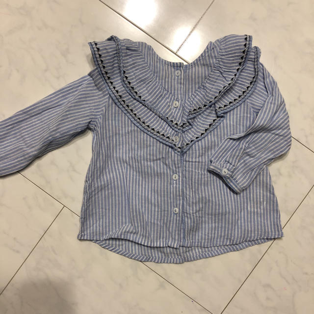 ZARA KIDS(ザラキッズ)のzara baby   ストライプ フリル ブラウス 86 キッズ/ベビー/マタニティのベビー服(~85cm)(シャツ/カットソー)の商品写真