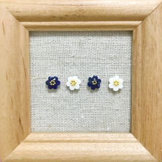 北欧♡小さいお花のピアスセット♡紺色/白色(ピアス)